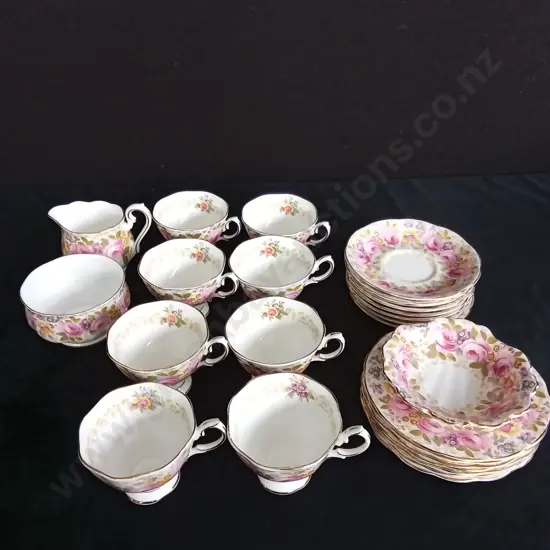 26 PIECE ROYAL ALBERT BONE CHINA"SERENA" TEA SET