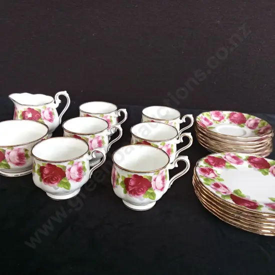 20 PIECE ROYAL ALBERT OLD ENGLISH RISE BONE CHINA TEA SET