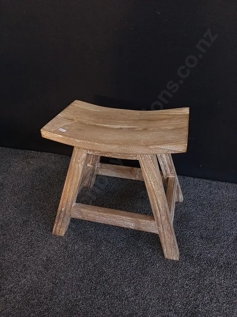 CURVED TOP WOODEN STOOL, H 45.5 CM X W 45 CM X D 27.5 CM Image 1++
