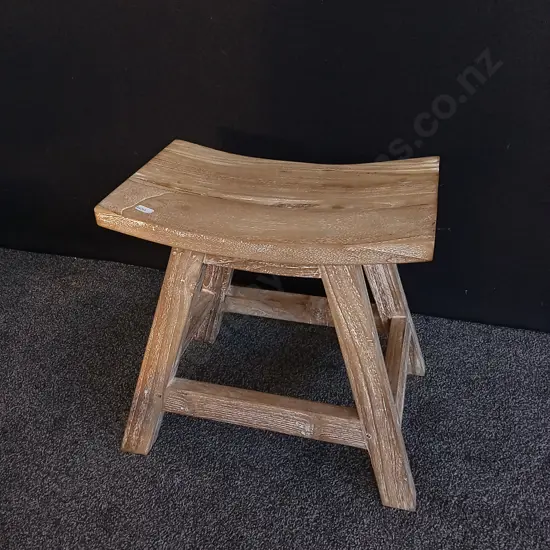 CURVED TOP WOODEN STOOL, H 45.5 CM X W 45 CM X D 27.5 CM