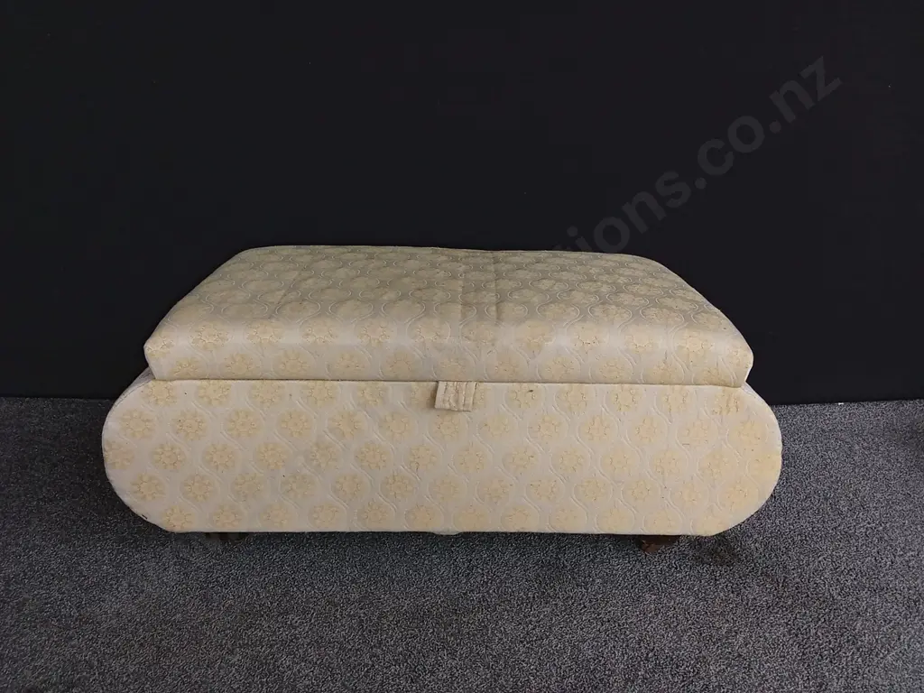 VINTAGE OTTOMAN STORAGE BENCH, H 45 CM X W 1.14 M X D 55 CM Image 1++