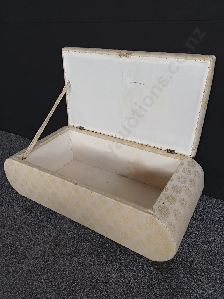 VINTAGE OTTOMAN STORAGE BENCH, H 45 CM X W 1.14 M X D 55 CM Image 1++