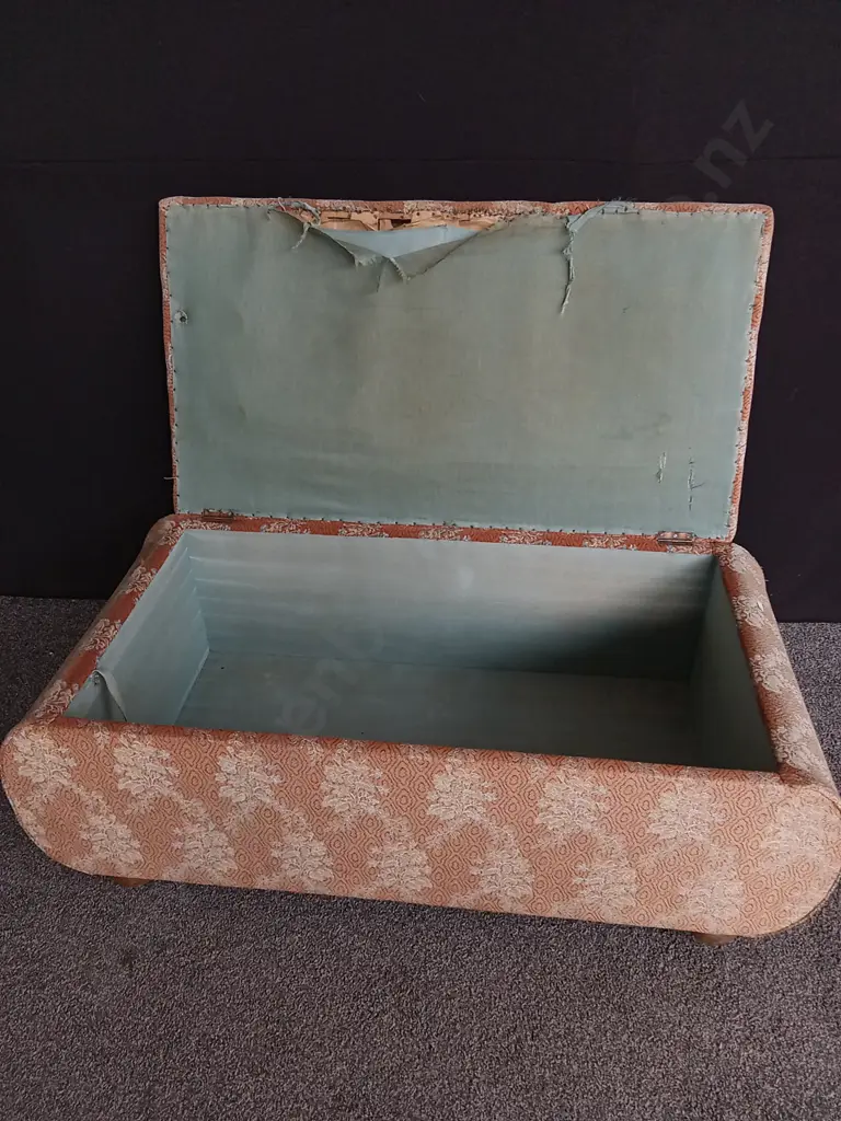 VINTAGE OTTOMAN STORAGE BENCH, H 56 CM X W 1.29 M X D 61 CM Image 1++