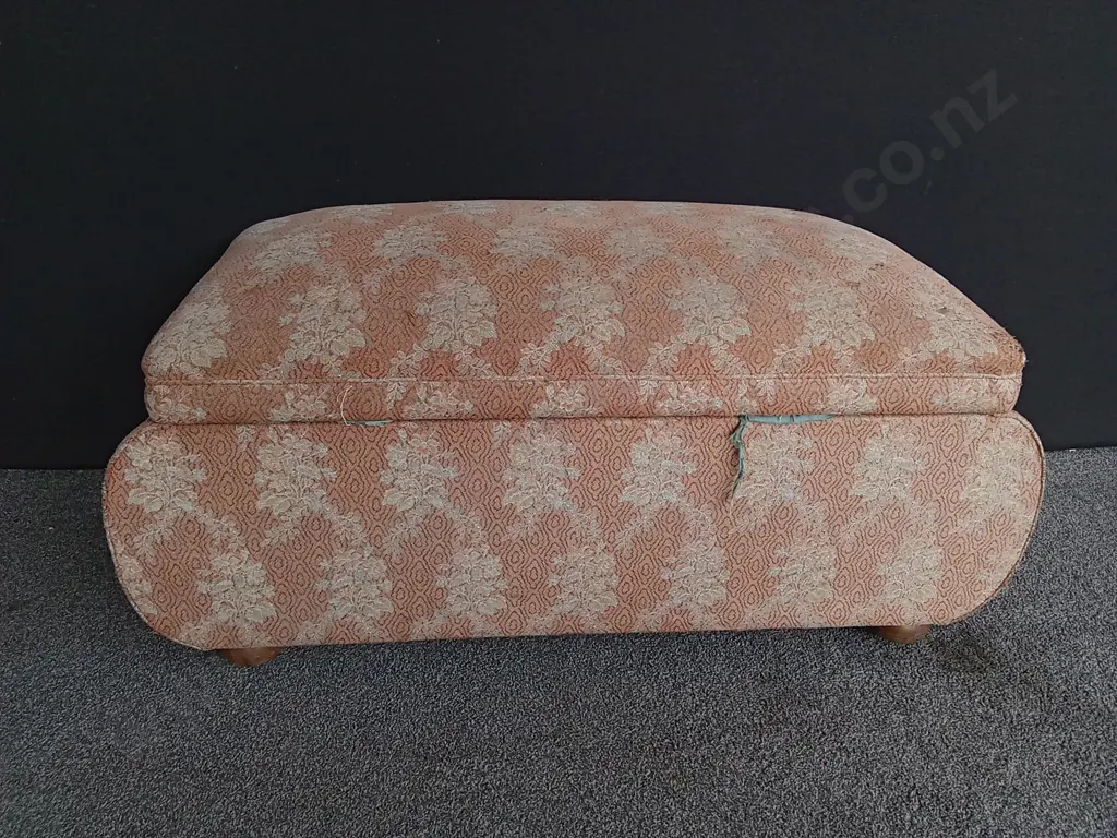 VINTAGE OTTOMAN STORAGE BENCH, H 56 CM X W 1.29 M X D 61 CM Image 1++