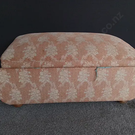 VINTAGE OTTOMAN STORAGE BENCH, H 56 CM X W 1.29 M X D 61 CM