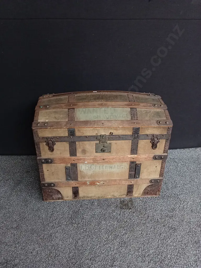 ANTIQUE STEAMER TRUNK, WOOD AND CANVAS, H 64 CM X W 78.5 CM X D 51 CM Image 1++