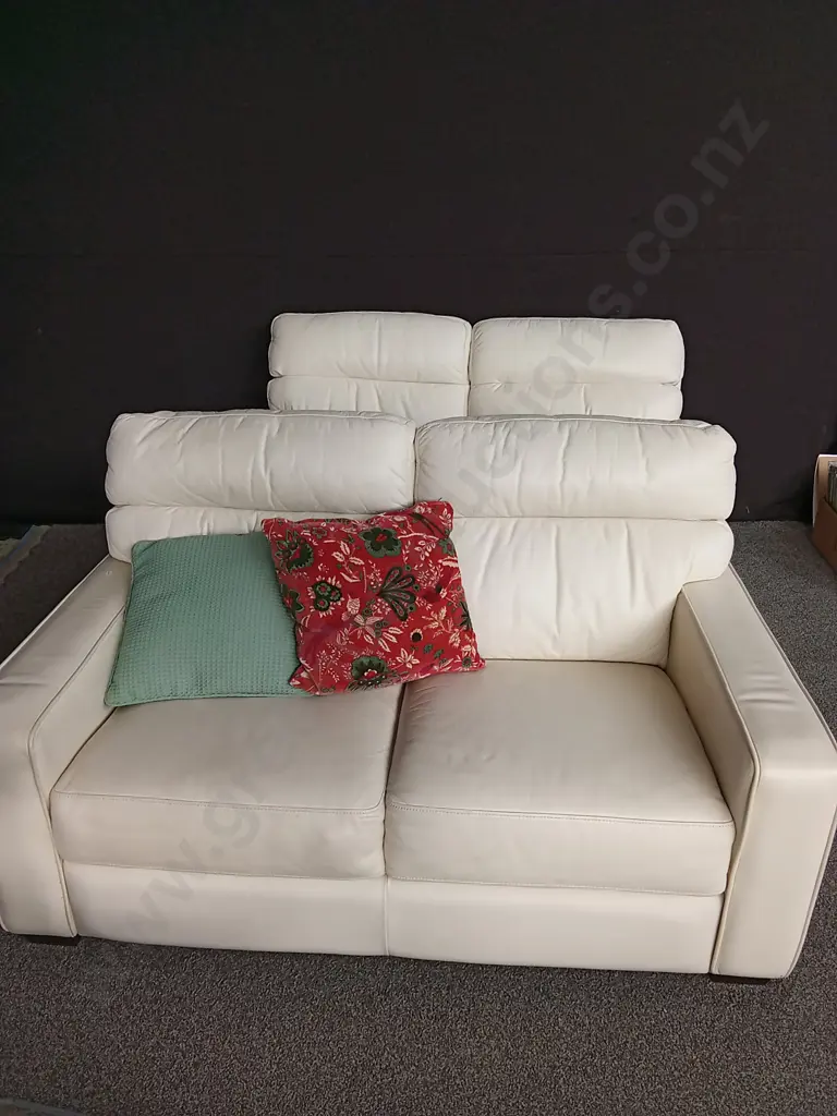 PAIR OF TWO SEATER CREAM LEATHER SOFAS, INCLUDING 3 DECORATIVE CUSHIONS, W 1.5 M X H 85 CM Image 1++