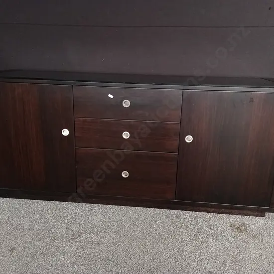 MODERN DARK WOOD SIDEBOARD WITH GLASS TOP, H 75 CM X W 1.8 M X D 51 CM