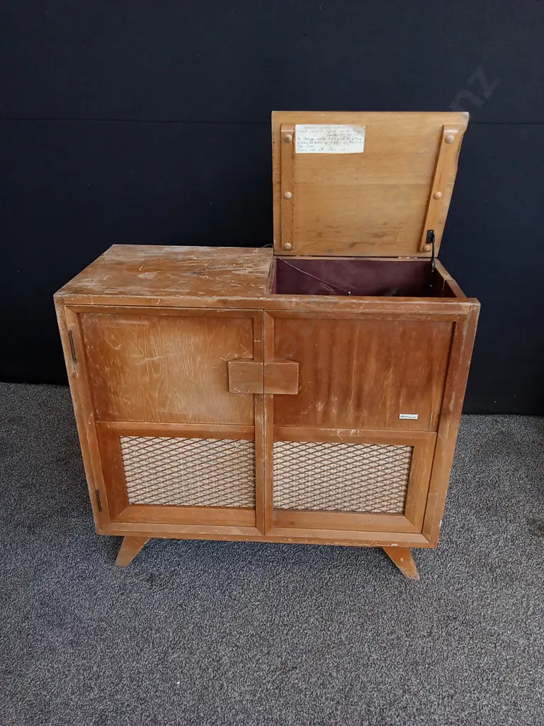 VINTAGE MID CENTURY WOODEN RADIOGRAM, W 88 CM X H 79 CM X D 40 CM Image 1++