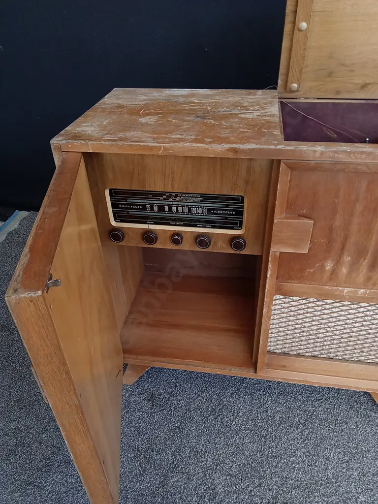 VINTAGE MID CENTURY WOODEN RADIOGRAM, W 88 CM X H 79 CM X D 40 CM Image 1++