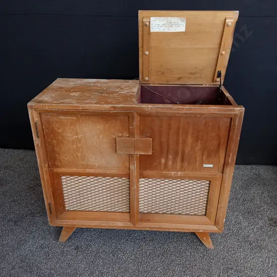 VINTAGE MID CENTURY WOODEN RADIOGRAM, W 88 CM X H 79 CM X D 40 CM