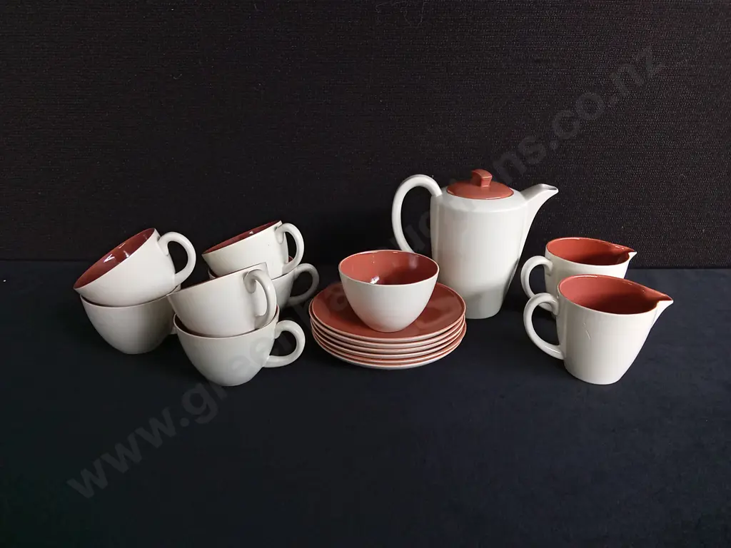 1950S POOLE POTTERY TWINTONE TEA SET, 16 PIECES, TALLEST H 12 CM Image 1++