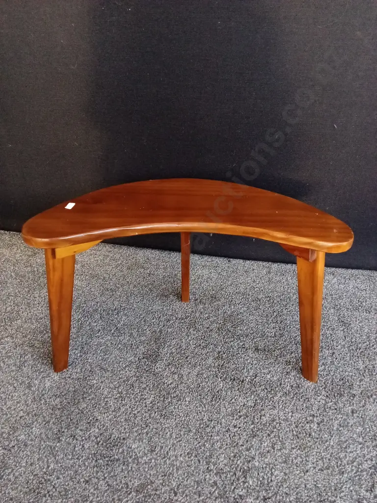 MID CENTURY MODERN STYLE KIDNEY SHAPED TABLE, H 37 CM X W 59.5 CM Image 1++