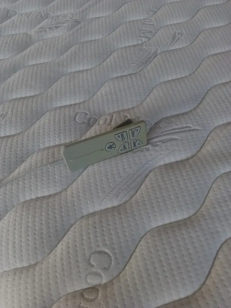 KING SINGLE ADJUSTABLE MOTORISED BED AND MATTRESS, WORKING Image 1++