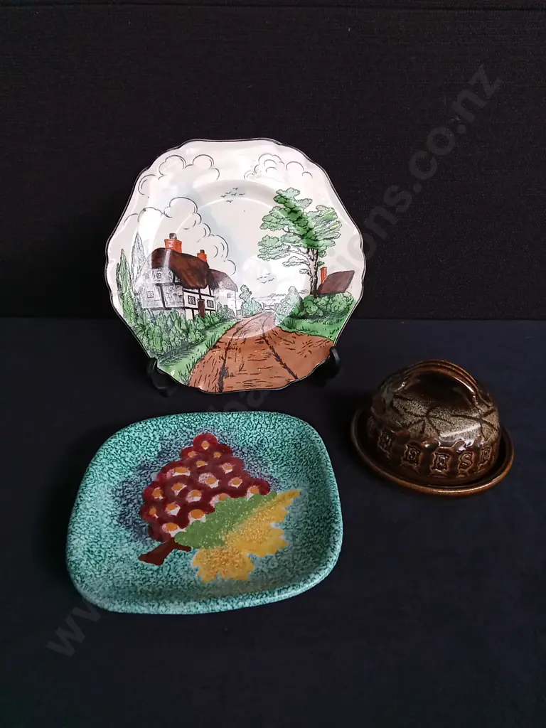 3 PIECES VINTAGE CERAMICS, INCLUDING CHEESE DOME, LARGEST W 23.5 CM Image 1++