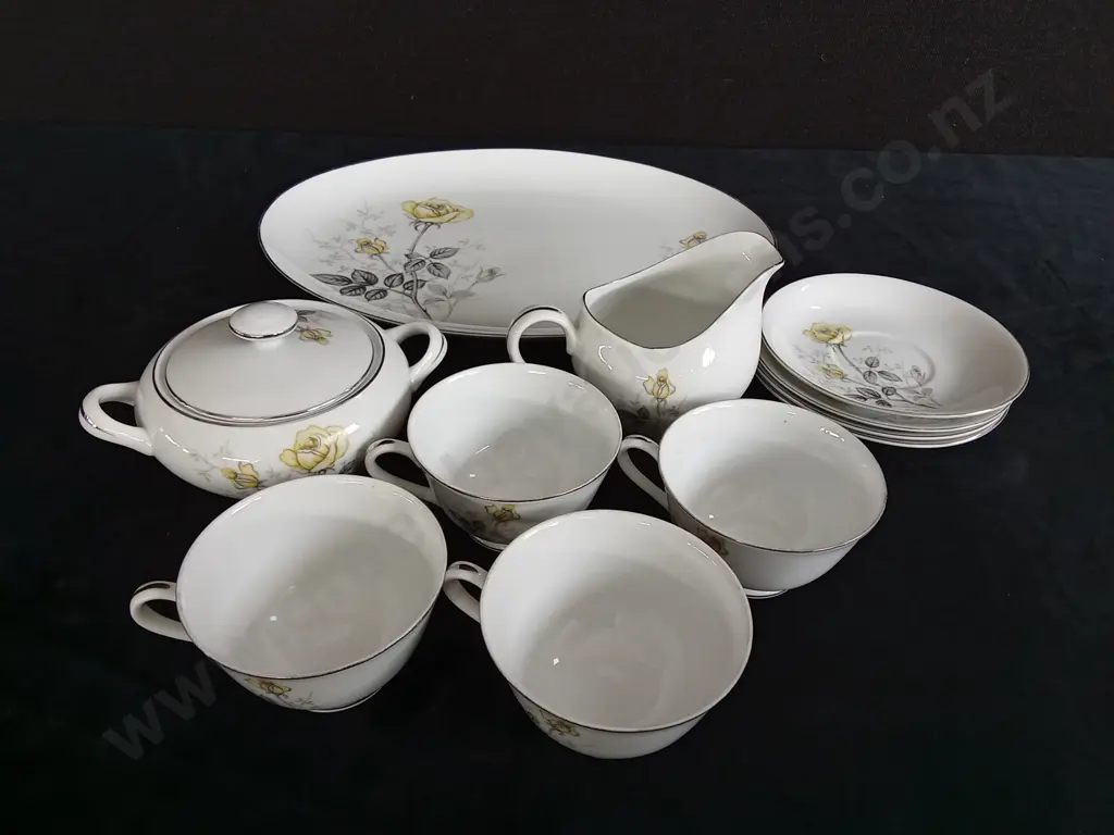 JAPANESE BONE CHINA SET Image 1++