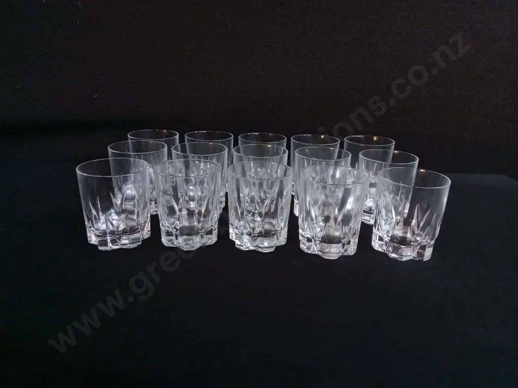 SET OF 15 GLASS LIQUOR TUMBLERS. H 6.5 CM Image 1++