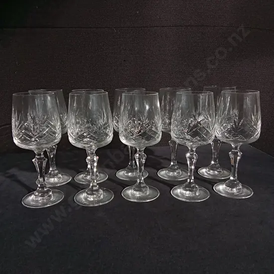 SET OF 10 VINTAGE CUT CRYSTAL WINE GLASSES, H 18 CM