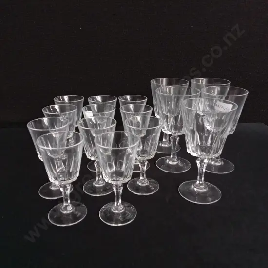 2 SETS OF PANEL CUT GLASSES, SPIRIT GLASSES AND CHAMPAGNE GLASSES, 16 TOTAL. TALLEST H 12 CM