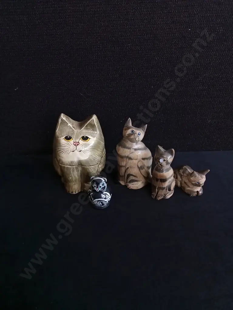 5 PIECES WOODEN CAT FIGURINES, INCLUDING 2 NESTING CATS, TALLEST H 9 CM Image 1++