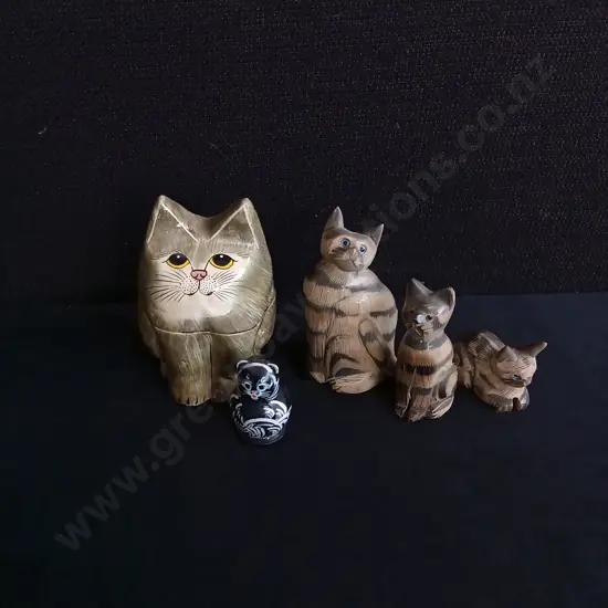 5 PIECES WOODEN CAT FIGURINES, INCLUDING 2 NESTING CATS, TALLEST H 9 CM