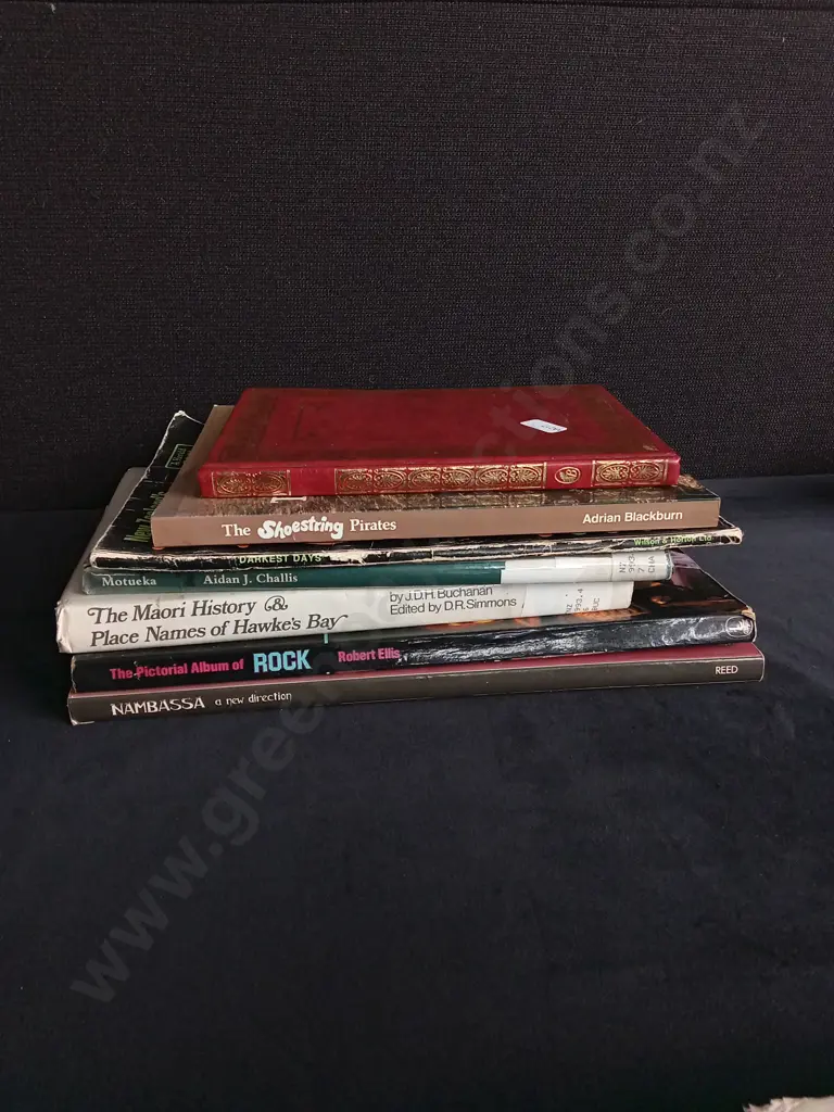 MIX OF VINTAGE BOOKS Image 1++