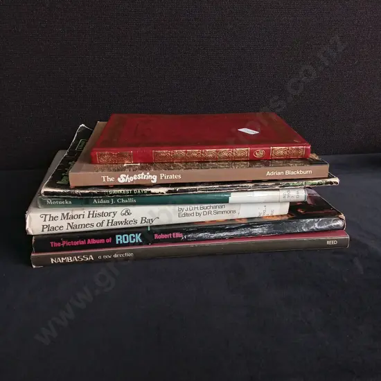 MIX OF VINTAGE BOOKS