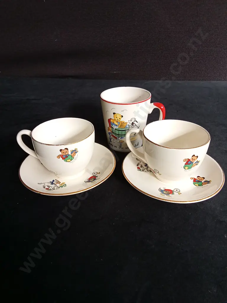 2 VINTAGE CROWN LYNN "WEE PETS" TEACUP AND SAUCERS AND A VINTAGE KEELE ST. POTTERY CHILDRENS MUG Image 1++