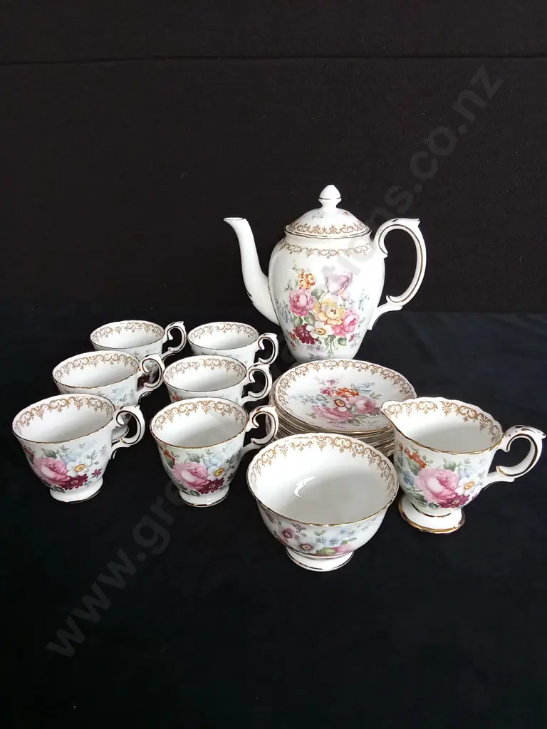 15 PIECE CROWN STRAFFORD SHIRE FINE BONE CHINA "ENGLANDS BOUQUET" TEA SET Image 1++