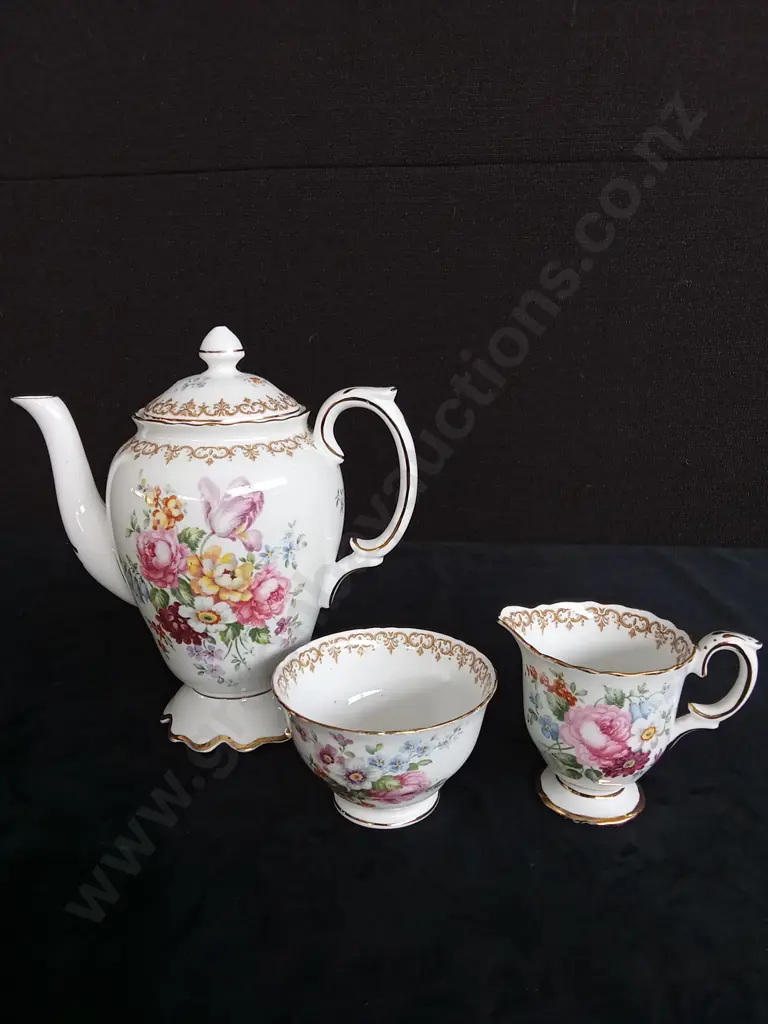 15 PIECE CROWN STRAFFORD SHIRE FINE BONE CHINA "ENGLANDS BOUQUET" TEA SET Image 1++