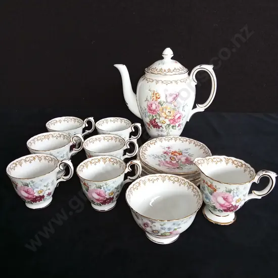 15 PIECE CROWN STRAFFORD SHIRE FINE BONE CHINA "ENGLANDS BOUQUET" TEA SET