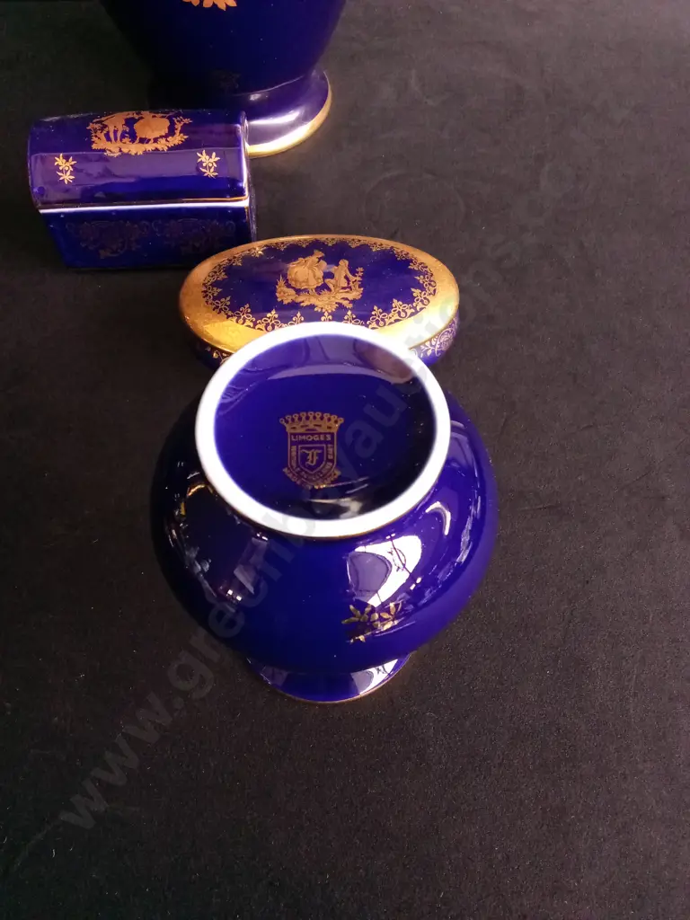 VINTAGE LIMOGES FRANCE COURTING COUPLE VANITY SET, 4 PIECES, VASES AND TRINKET BOXES, TALLEST H 37 CM Image 1++