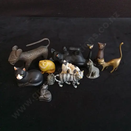 12 CAT FIGURINES TALLEST 8CM