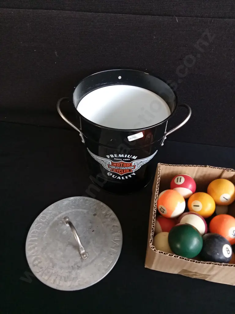 HARLEY DAVIDSON ICE BUCKET AND SET OF BILLIARD BALLS Image 1++