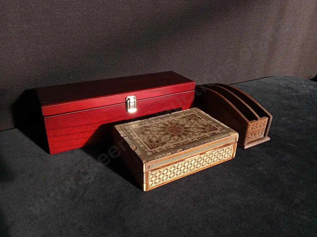 3 DECORATIVE WOODEN ITEMS, LARGEST W 36.5 CM Image 1++