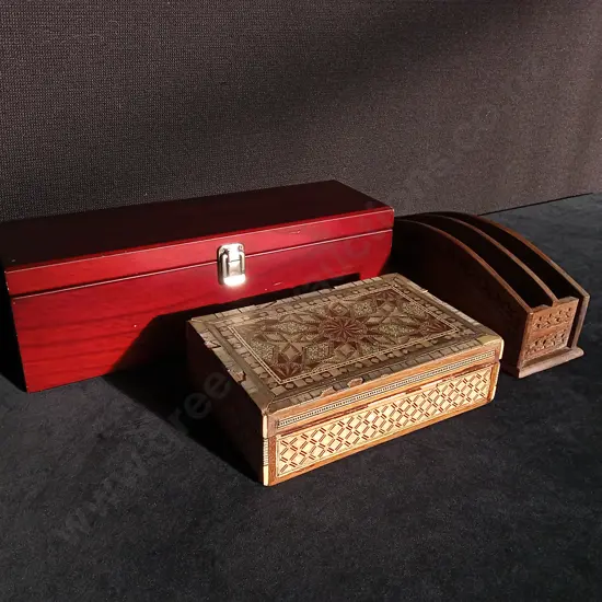 3 DECORATIVE WOODEN ITEMS, LARGEST W 36.5 CM