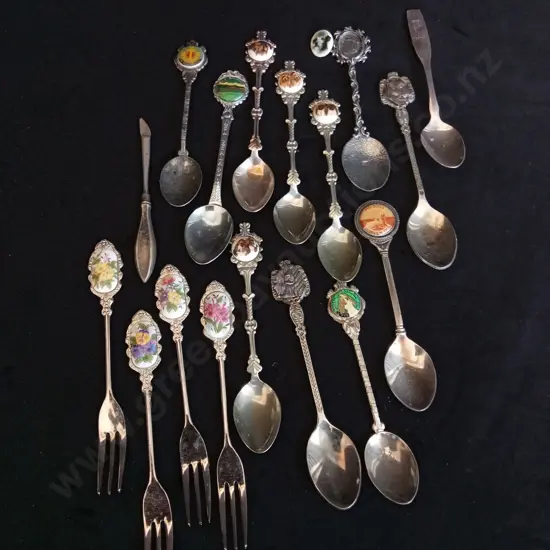 ASSORTED SOUVENIR CUTLERY