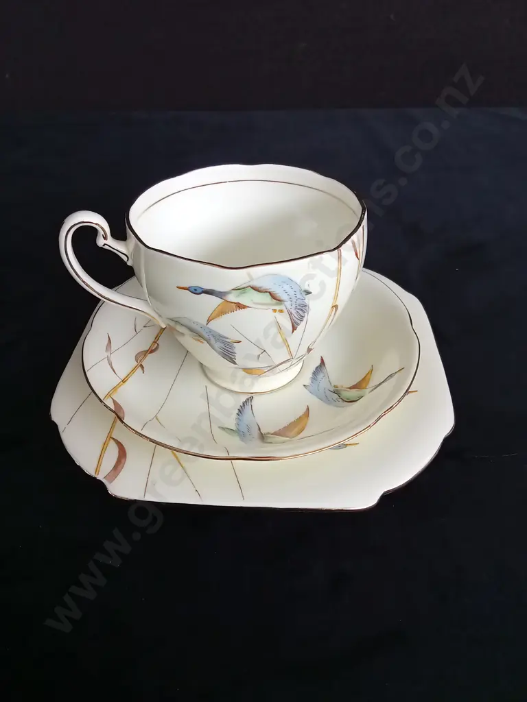 VINTAGE 30'S - 40'S ROYAL GRAFTON "FLIGHT" BONE CHINA TEA TRIO Image 1++