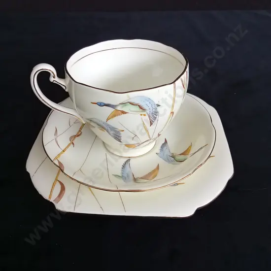 VINTAGE 30'S - 40'S ROYAL GRAFTON "FLIGHT" BONE CHINA TEA TRIO