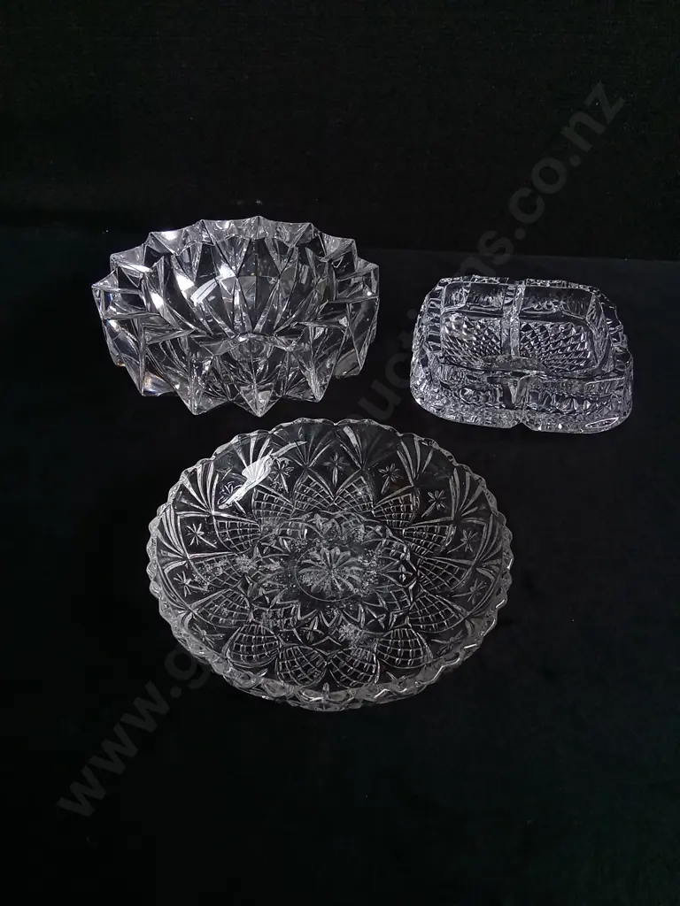 3 PIECES VINTAGE CRYSTAL GLASS TRINKET DISHES, INCLUDING LIBBEY GLASS COMPANY DISH. LARGEST W 14 CM Image 1++