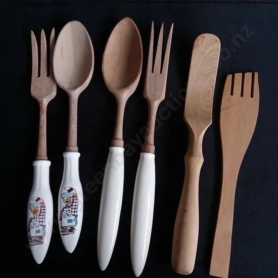 VINTAGE SALAD SERVING UTENSILS