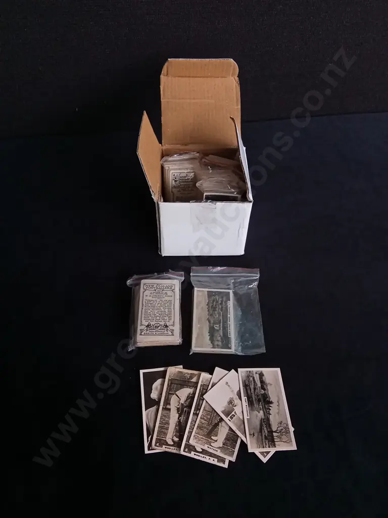 BOX OF VINTAGE NEW ZEALAND CIGARETTE CARDS Image 1++