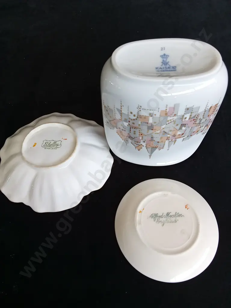 KAISER W. GERMANY WHITE VILLAGE VASE H9.5CM, VINTAGE SHELLEY TRINKET DISH AND ALFRED MEAKIN TRINKET DISH Image 1++