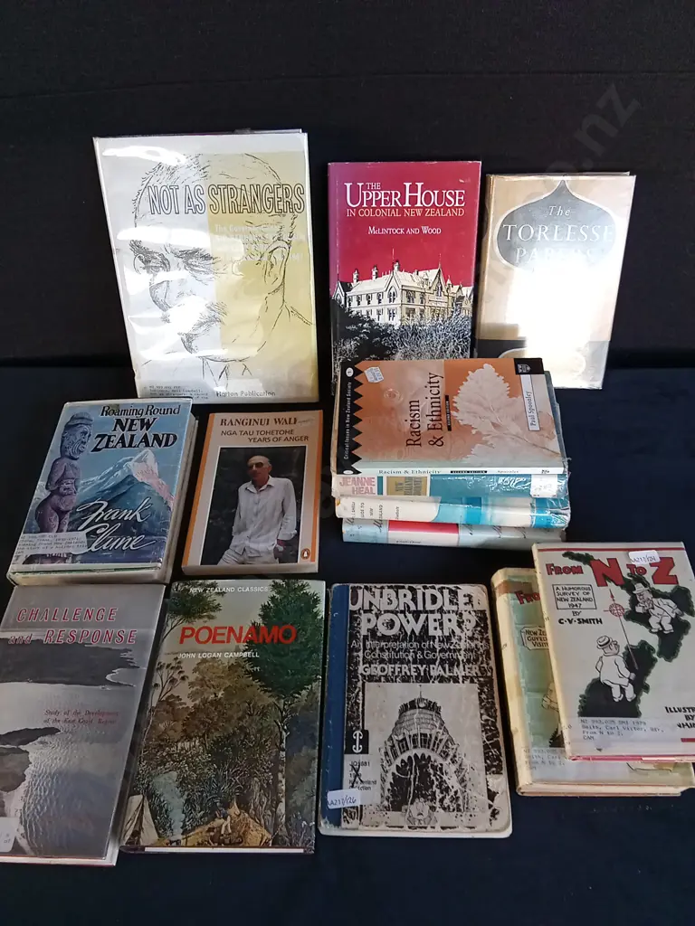 COLLECTION OF NEW ZEALAND BOOKS Image 1++