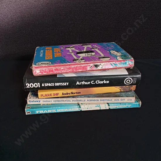 5 VINTAGE SCIENCE FICTION BOOKS