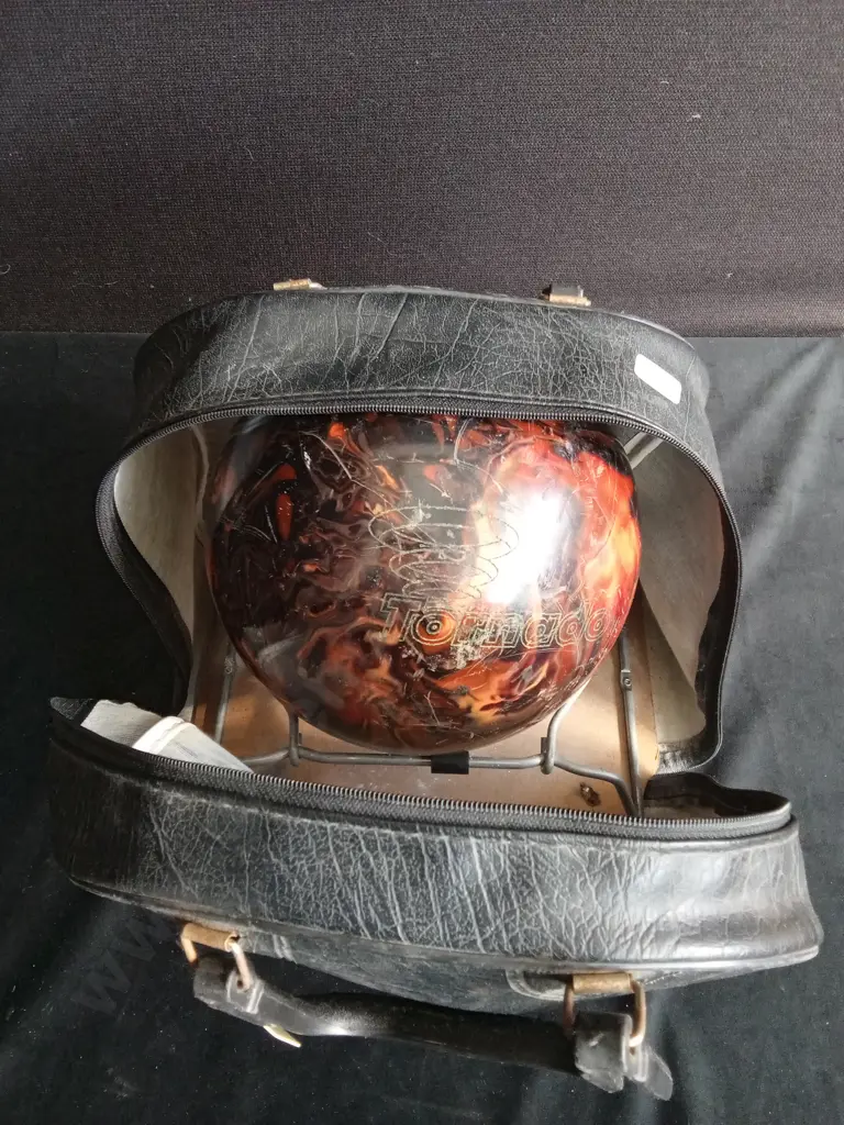TORNADO TEN PIN BOWLING BALL IN BRUNSWICK BAG Image 1++