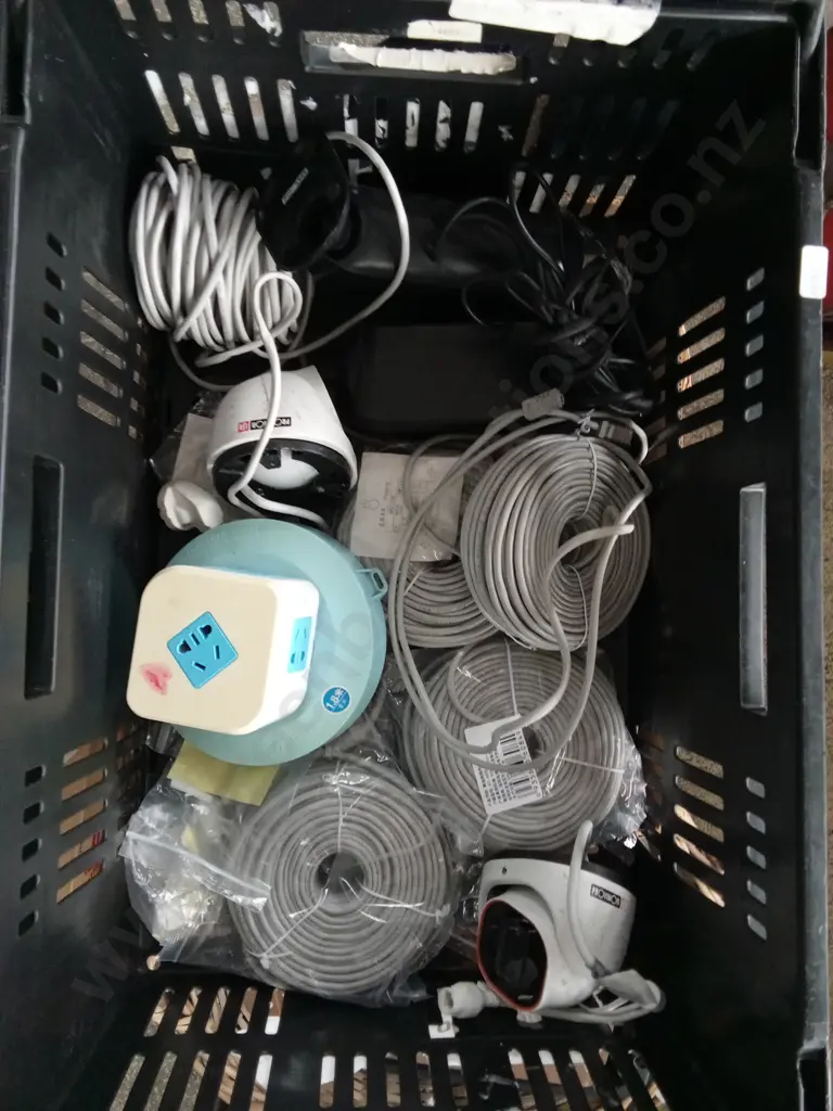 MIX OF BRAND NEW CABLES, SPEAKERS, ETC Image 1++