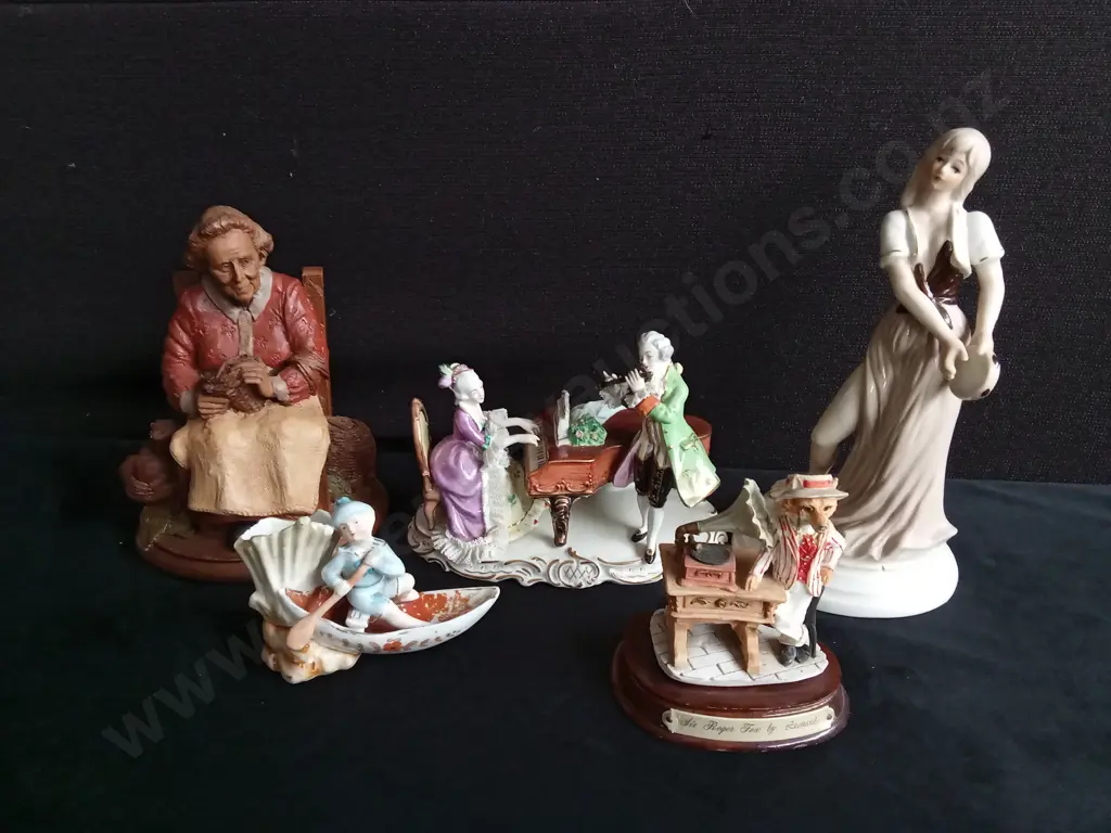 SIR ROGER FOX FIGURINES FROM THE LITTLE NOOK VILLAGE COLLECTION BY LEONARDO, HIGHEST 25 CM Image 1++