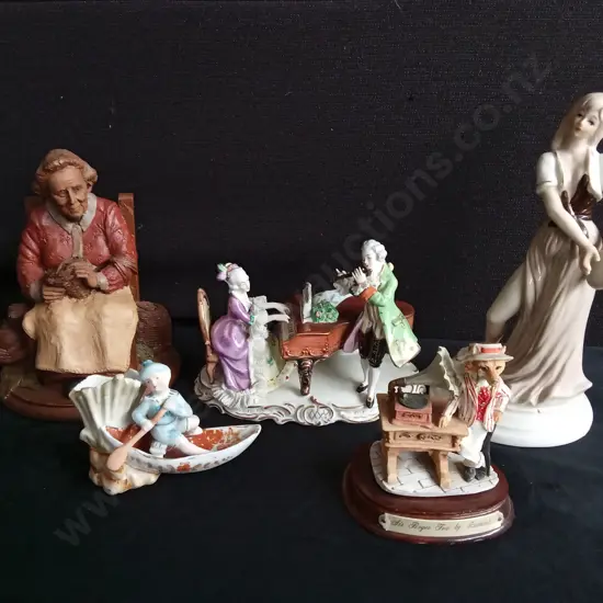 SIR ROGER FOX FIGURINES FROM THE LITTLE NOOK VILLAGE COLLECTION BY LEONARDO, HIGHEST 25 CM