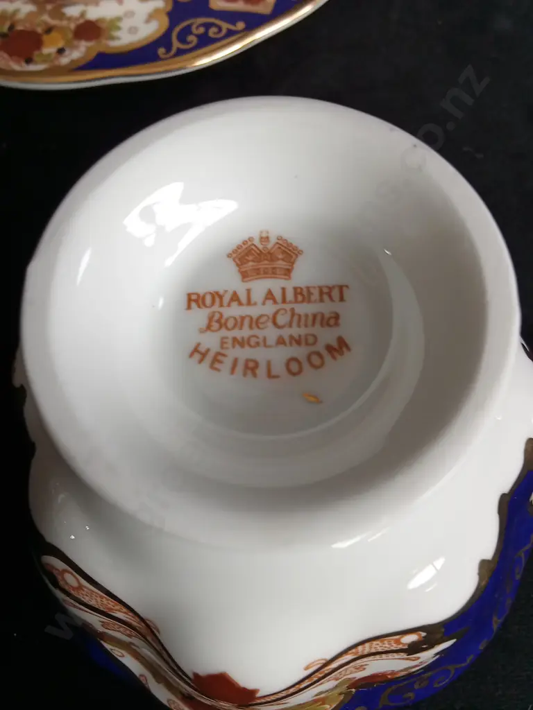 ROYAL ALBERT HEIRLOOM AND ROYAL STRATFORD 3 PIECE TEA SETS WITH BOXED AYNSLEY & CO DISH AND A ROYAL CROWN DURBY TURTLE Image 1++